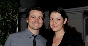 Melanie Lynskey And Jason Ritter's Love Story Escalated When They Married Out Of Panic In 2020