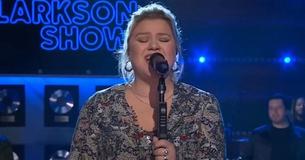 Fans Praise Kelly Clarkson's Strength During 'Amazing' Cover Of A Cher Song
