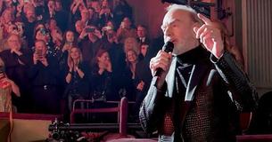 Neil Diamond’s Surprise Performance Of ‘Sweet Caroline’ Left Fans ‘Choked Up’