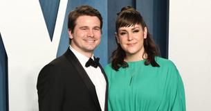 Jason Ritter schlägt zurück, als ein Model das Gewicht seiner Frau Melanie Lynskey kritisiert – "Die Leute sind verärgert"