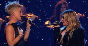 P!nk & Kelly Clarkson Join Forces For Powerful Performance Of 'Just Give Me A Reason'