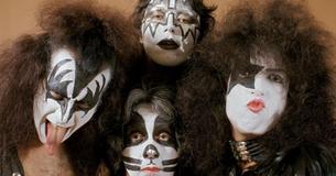 At 71, Kiss Rocker Paul Stanley Shares Rare Bare-Faced Photo With His Youngest Child