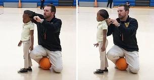 Mutter sieht Aufnahmen, wie der Basketballtrainer ihrer Tochter die Haare zusammenbindet, und dankt ihm öffentlich