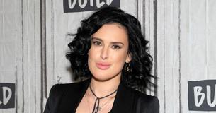 Rumer Willis Reveals Her Pregnancy Cravings & Hopes Her Future Child Inherits Her Family’s ‘Goofiness’