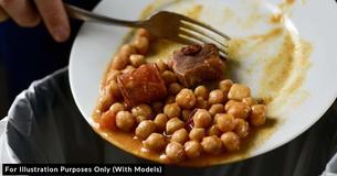 Father Slammed For Throwing Daughter’s Plate Of Food In The Trash After Quarrel