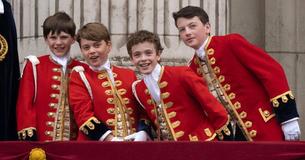 El príncipe George parecía todo un galán en la coronación del rey Carlos III