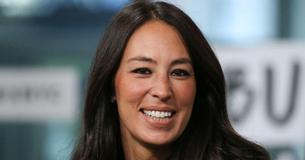 Joanna Gaines Posts Adorable Photo Of Her Oldest & Youngest Kids Hugging At Son Drake’s Graduation