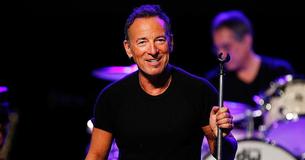 Bruce Springsteen Falls Hard On The Stage But Fans Cheer For His Toughness