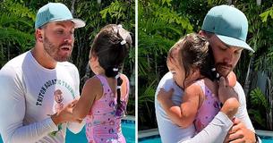 Swim Coach Captures Hearts For Helping Kids Conquer Fears With ‘Mermaid Mantras’