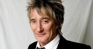 La femme de Rod Stewart a été critiquée après avoir pris du poids et avoir porté un bikini, mais il a déclaré : « C'est la plus belle femme de tous les temps »