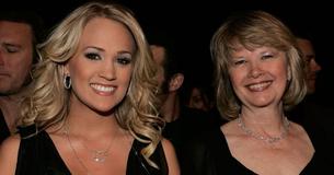 Carrie Underwood Got Matching Tattoos With Her 74-Year-Old Mom And Sisters