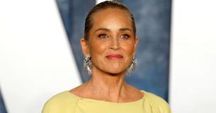À 67 ans, Sharon Stone affiche ses formes tendues et élancées dans un maillot de bain flamboyant