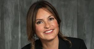 Mariska Hargitay Stuns as an ‘Exquisite Lady in Red’ in a Figure-Hugging Gown on the Red Carpet
