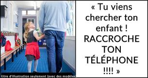 Une mère est surprise par l'affiche de la garderie qui « blâme » les parents de venir chercher leurs enfants avant de se rendre compte qu'il s'agit d'un « point de vue »