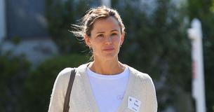 Jennifer Garner Never Felt ‘Ashamed’ To Grow Up Poor With Her Mom Who Once Earned $1 A Day