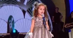 5-Year-Old Stuns Crowd After Singing A Frank Sinatra Hit Released Over 40 Years Before Her Birth