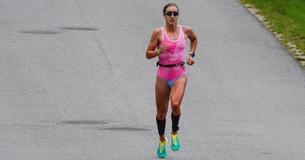 La foto di una runner fa nascere un dibattito dopo che un uomo ha notato un particolare insolito su di lei
