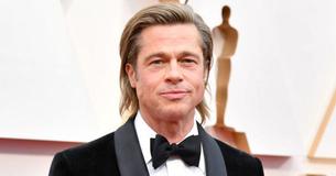 Brad Pitt « ne précipite pas » sa relation avec sa petite amie présumée alors qu'ils passent des vacances ensemble