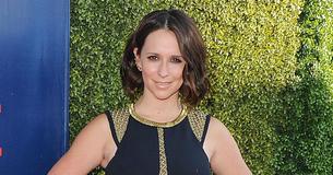 Jennifer Love Hewitt dévoile sa transformation capillaire en adoptant une coiffure flamboyante