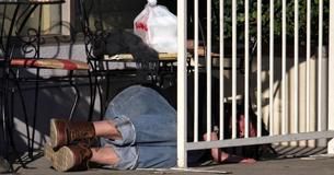 Well-Off Actor Seen Looking Homeless But Fans Describe Him As A ‘Humble’ & ‘Rare Celebrity’