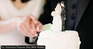 Thrifty Couple Creates Beautiful Last Minute Wedding Cake Out of 2 Supermarket Sheet Cakes For Less Than $50
