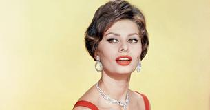 Fans Blown Away By Sophia Loren’s ‘Stunning’ & ‘Grown Up’ 18-Year-Old Granddaughter Who ‘Looks Like Her’
