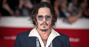 Johnny Depp Dresses As Jack Sparrow & Spreads Joy At Children’s Hospital