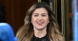Kelly Clarkson Posts Rare Snapshot Of Her 2 Children During Fun Winter Family Outing