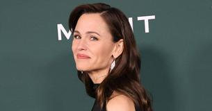 Jennifer Garner Is The Spitting Image Of Daughter Violet in ‘Felt Pretty’ Trend