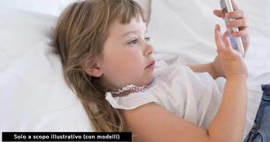 Papà chiede se ha sbagliato a non voler dare un cellulare alla figlia di 3 anni