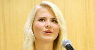 Elizabeth Smart Shares Surprise Bodybuilding Reveal With Striking Competition Snap