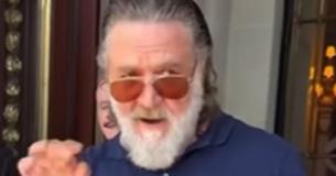 Russell Crowe Tells Autograph Hunters Outside His Paris Hotel Not to Push and His Response When the Video Went Viral Said Everything