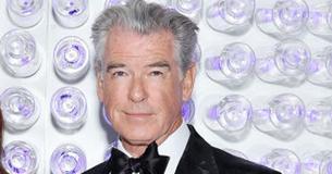 Paris, el hijo de Pierce Brosnan, es la viva imagen de su padre en las fotos de las vacaciones