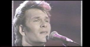 Patrick Swayze fait fondre les cœurs en chantant « Love Hurts »