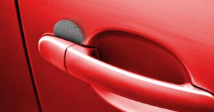 Achtung  Pass auf, wenn Du DAS in Deiner Autotür entdeckst  So schnell wird Dein Auto geklaut 