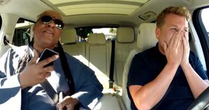 ‘Carpool Karaoke’ van Stevie Wonder was zo goed, dat James Corden ervan moest huilen
