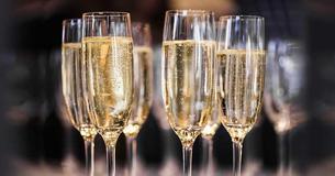 3 Gläser Champagner helfen Alzheimer vorzubeugen 